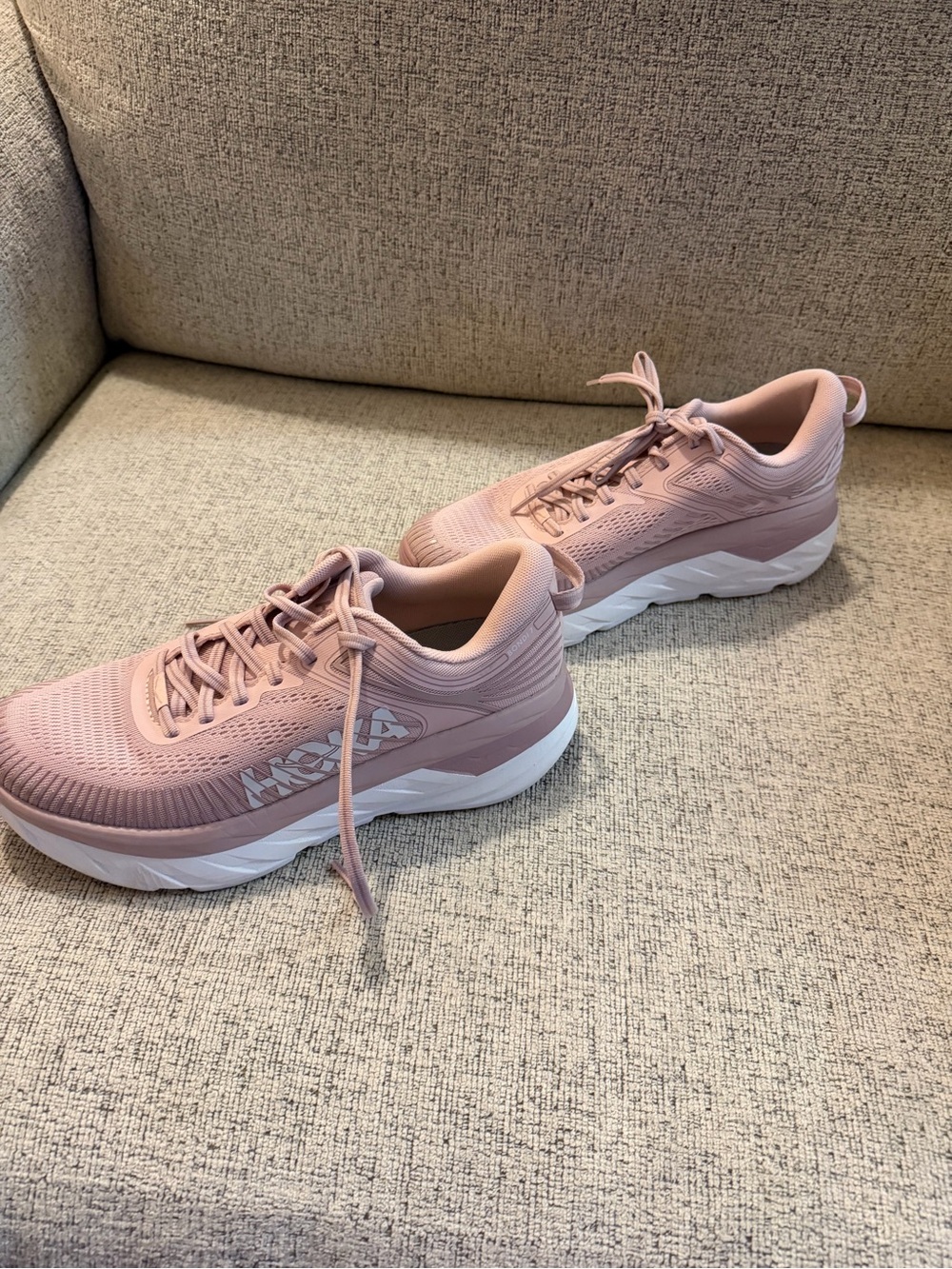 Hoka One One Bondi pink
size US 8.5 #running
Only worn a few times